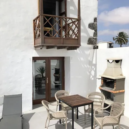 Balcon Botanico - Shared Pool - Central Island Location - 10 Mins Drive To Famara And La Santa Tiagua Exterior photo